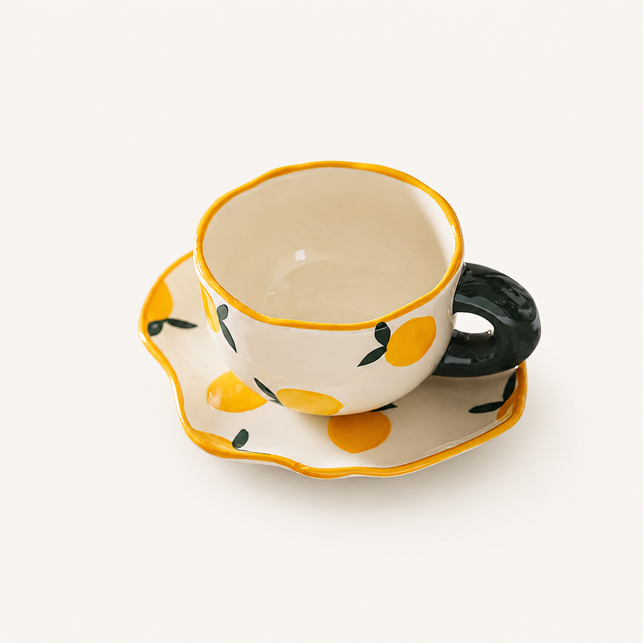 Keramiktasse mit organischer Form und Untertasse – 200 ml