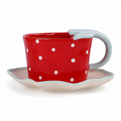 Keramiktasse in Erdbeerform mit Untertasse