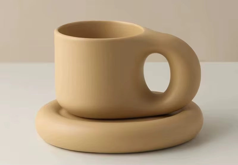 Chubby Keramiktasse mit Untertasse