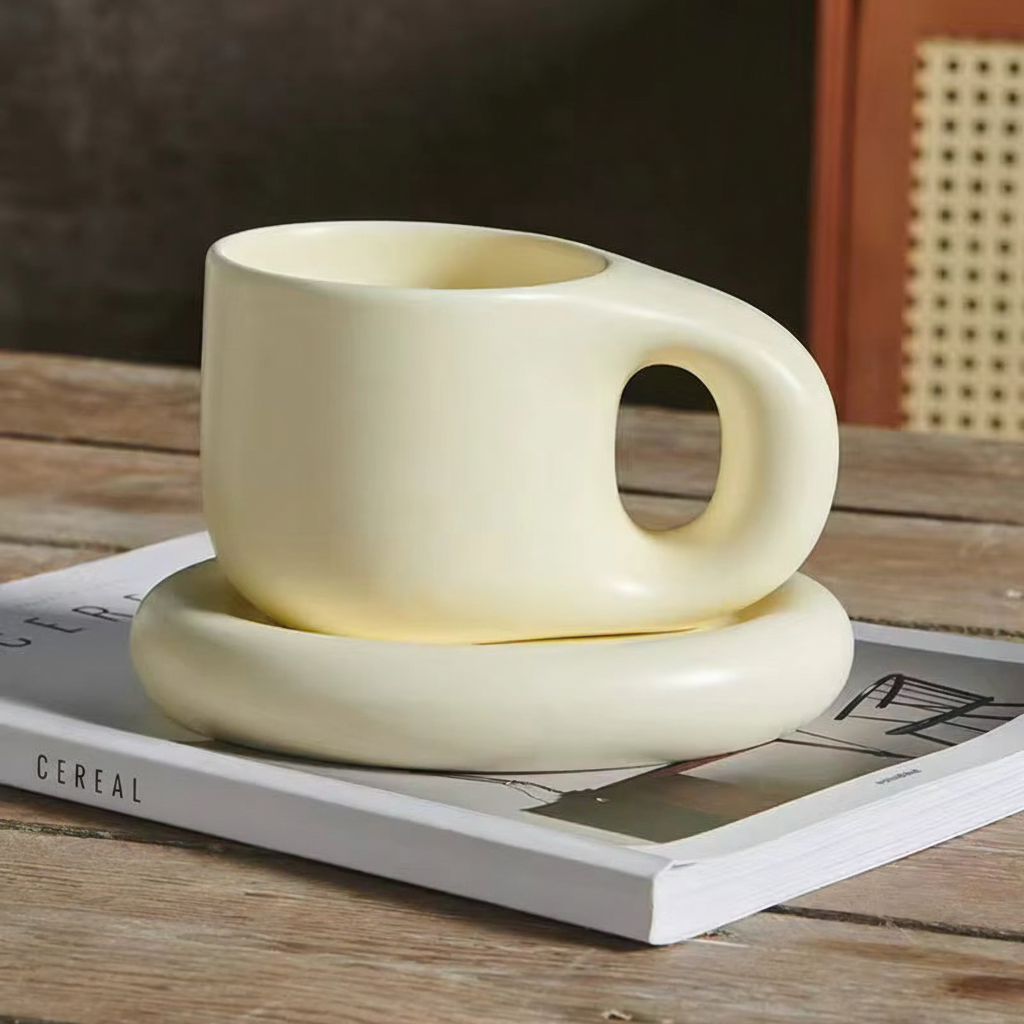 Chubby Keramiktasse mit Untertasse
