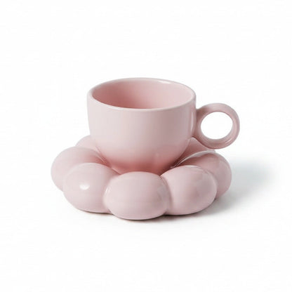 Keramiktasse mit Untertasse in Wolkenform